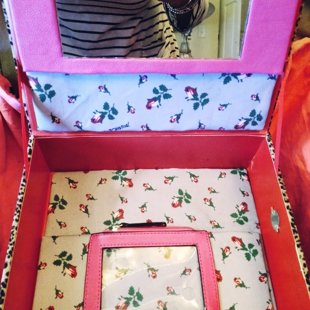 BetseyVille  Box - Picture 5 of 12